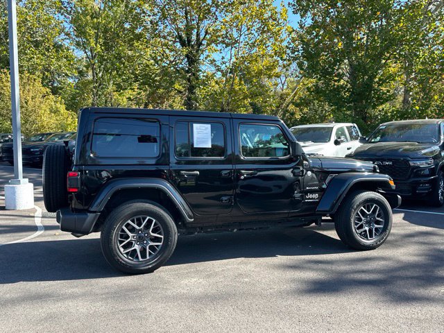 Used 2024 Jeep Wrangler Unlimited Sahara w/ Technology Group AWD/4WD image 18
