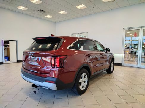 Used 2025 Kia Sorento LX FWD image 3