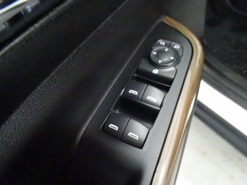 Certified 2023 GMC Acadia SLE w/ Driver Convenience Package image 10