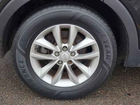 Used 2018 Kia Sorento LX image 5