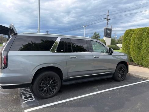 Used 2023 Cadillac Escalade ESV Premium Luxury w/ LPO, Floor Liner Package AWD/4WD image 3