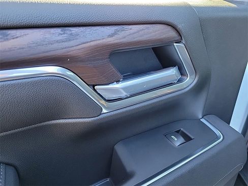 New 2026 GMC Sierra 2500 SLT w/ SLT Convenience Package image 14
