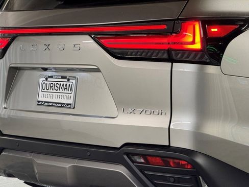 New 2025 Lexus LX 700h Luxury image 10