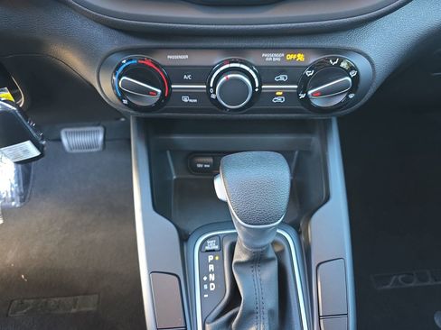 Used 2023 Kia Soul LX image 27