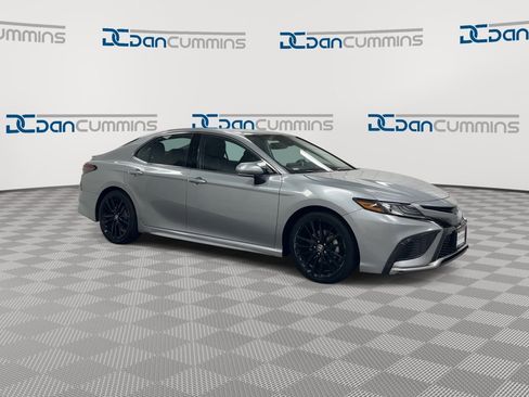 Used 2023 Toyota Camry XSE FWD image 2