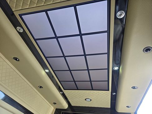 Used 2016 Mercedes-Benz Sprinter 2500 image 15