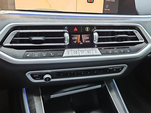 Used 2023 BMW X5 xDrive40i w/ Premium Package AWD/4WD image 16