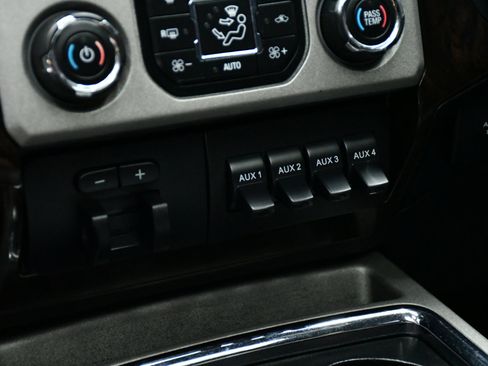 Used 2016 Ford F250 Platinum w/ FX4 Off-Road Package image 41