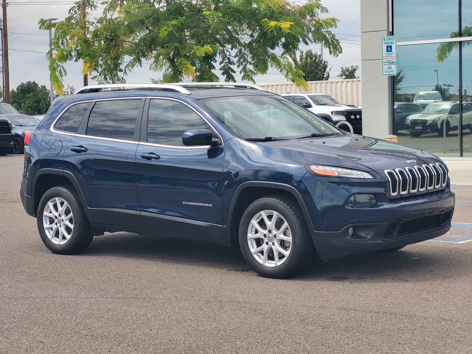 Used 2018 Jeep Cherokee Latitude Plus FWD image 3