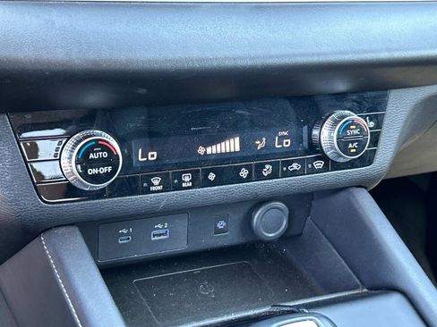 Used 2023 Mitsubishi Outlander SE image 11