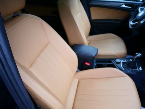Used 2023 Volkswagen Tiguan SE AWD/4WD image 29