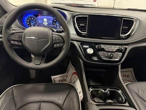 New 2026 Chrysler Pacifica Limited image 19