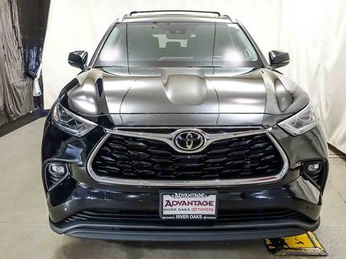 Used 2022 Toyota Highlander Limited AWD/4WD image 3