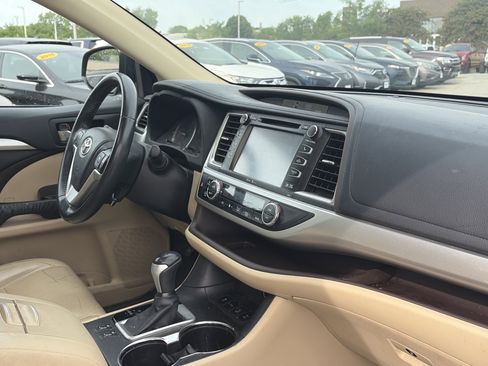 Used 2015 Toyota Highlander XLE AWD/4WD image 9