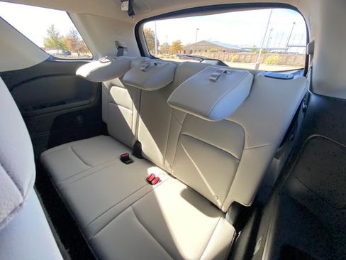 New 2025 Nissan Pathfinder SL image 16