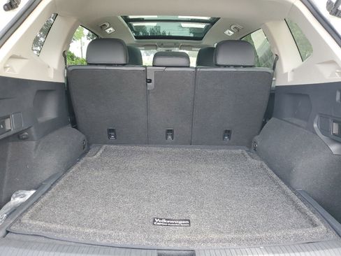 Used 2019 Volkswagen Tiguan SE w/ Panoramic Sunroof Package image 9
