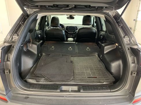 Used 2019 Jeep Cherokee Limited w/ Technology Group AWD/4WD image 7