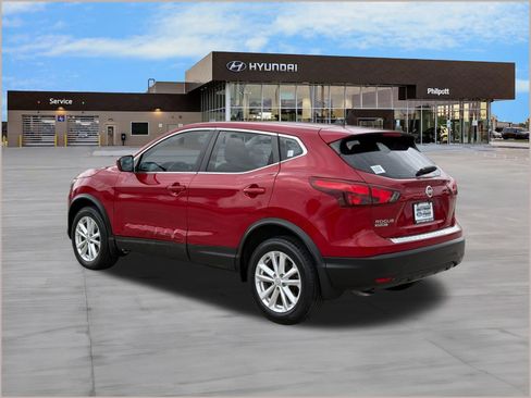 Used 2018 Nissan Rogue Sport S w/ S Appearance Package image 3