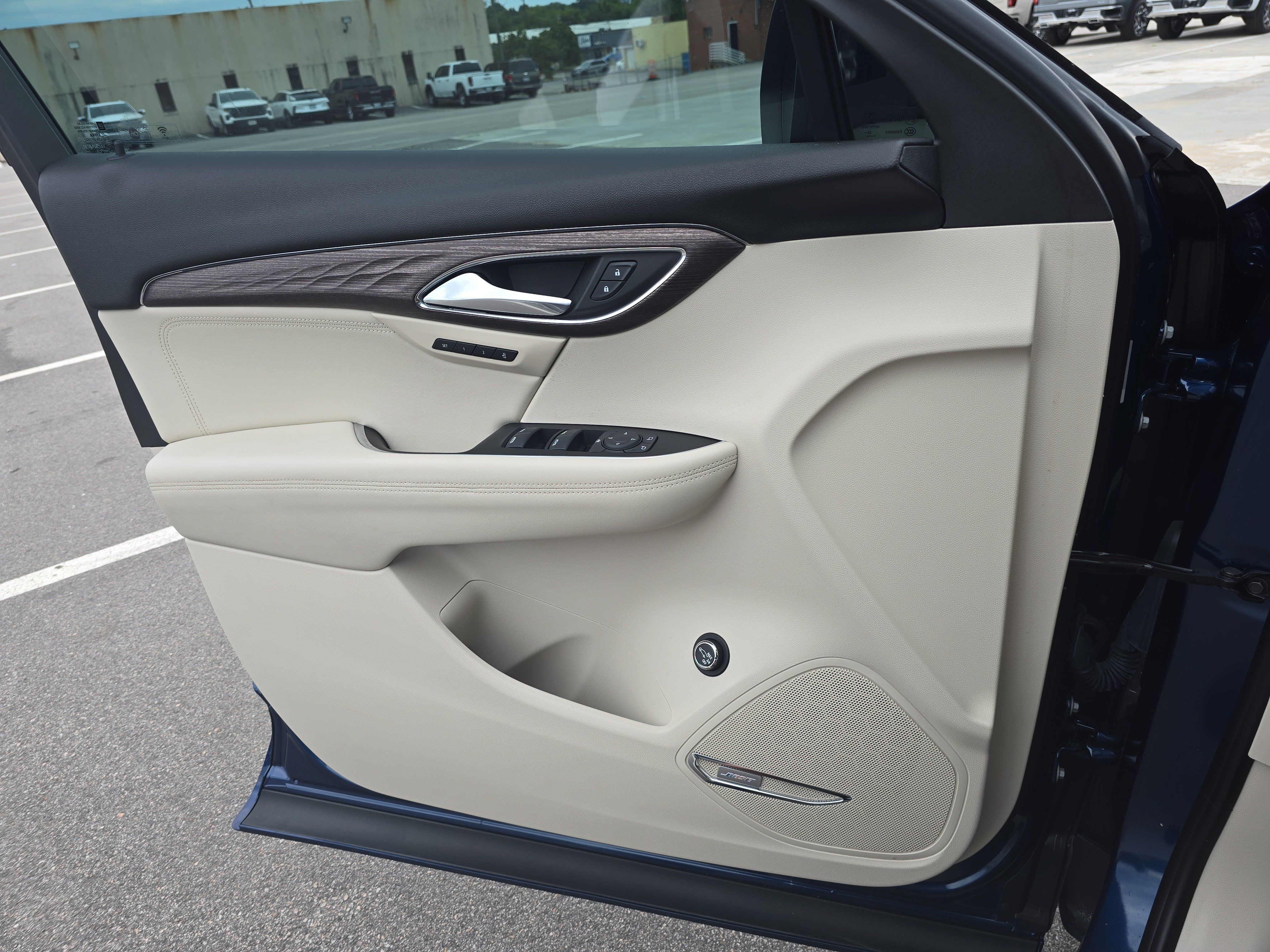 Used 2023 Buick Envision Avenir FWD image 26