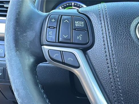 Used 2017 Toyota Highlander Limited image 18