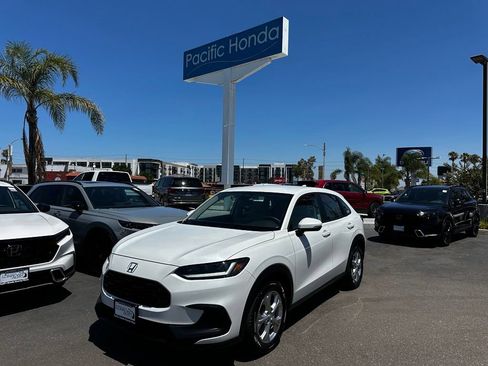 Used 2023 Honda HR-V LX image 2