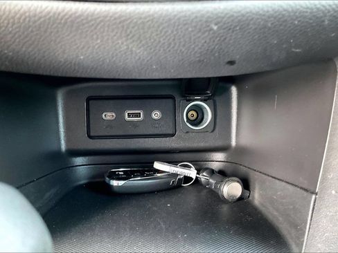 Used 2024 Chevrolet Equinox LT FWD image 32