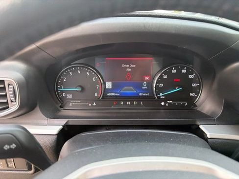 Used 2022 Ford Explorer XLT w/ Equipment Group 202A RWD image 6
