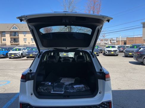 New 2026 Volkswagen Tiguan SE R-Line image 17