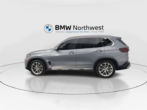 Used 2024 BMW X5 xDrive40i w/ Parking Assistance Package AWD/4WD image 11