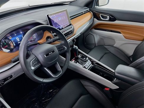 Used 2024 Jeep Compass Limited image 9