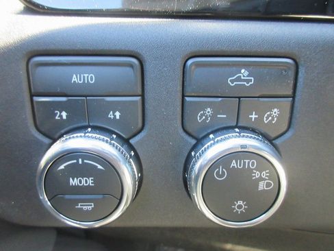 New 2026 GMC Sierra 1500 SLE image 16