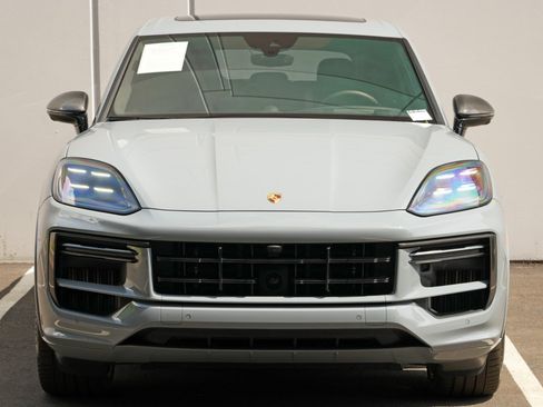 Used 2024 Porsche Cayenne Turbo AWD/4WD image 53