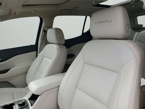 Used 2023 GMC Acadia Denali w/ Denali Technology Package image 33