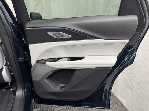 Used 2024 Cadillac Lyriq Luxury image 37