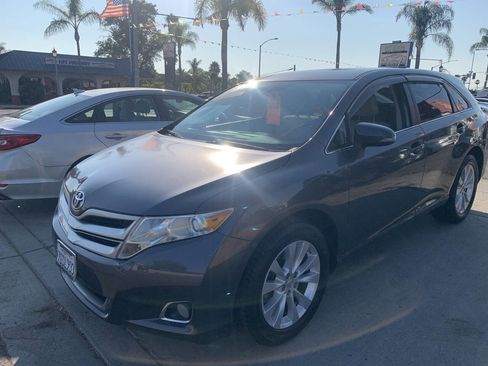 Used 2014 Toyota Venza LE image 3