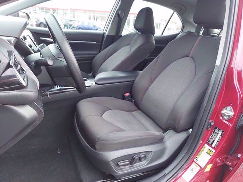 Certified 2019 Toyota Camry LE image 14