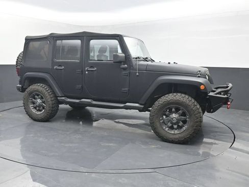 Used 2012 Jeep Wrangler Unlimited Sahara AWD/4WD image 8