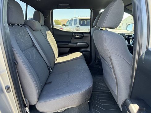 Used 2018 Toyota Tacoma TRD Off-Road w/ Technology Package AWD/4WD image 5