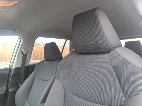 Used 2021 Toyota RAV4 LE image 13