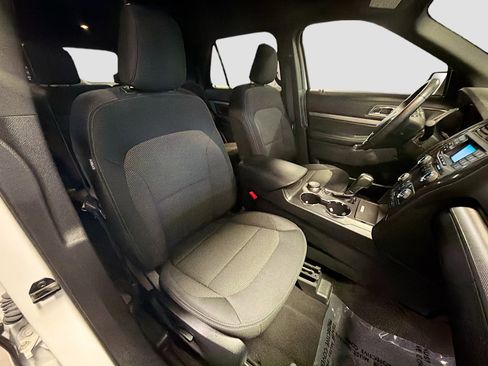 Used 2019 Ford Explorer XLT image 31