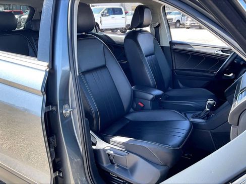 Used 2024 Volkswagen Tiguan SE image 9