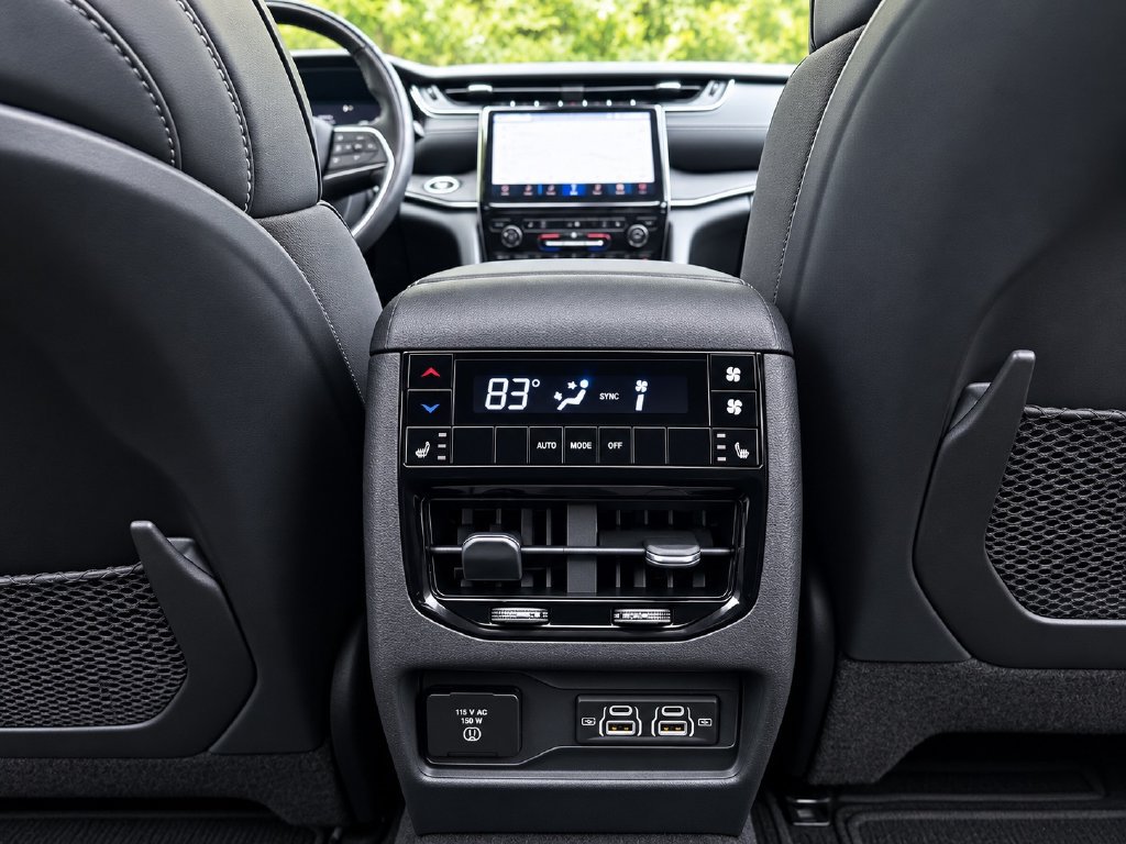 Used 2021 Jeep Grand Cherokee L Limited RWD image 19