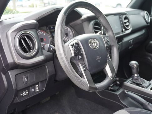 Used 2023 Toyota Tacoma TRD Off-Road w/ Technology Package AWD/4WD image 18
