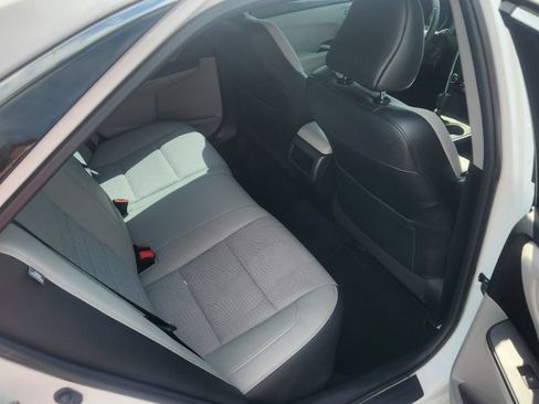 Used 2017 Toyota Camry SE FWD image 17