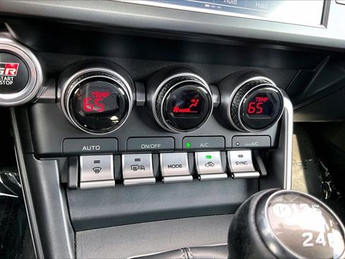 Used 2022 Toyota GR86 Premium RWD image 24