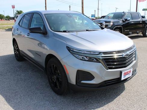 Used 2024 Chevrolet Equinox LS w/ LS Convenience Package FWD image 3