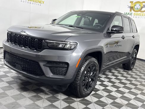 New 2025 Jeep Grand Cherokee Altitude image 4