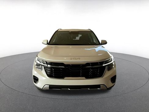 Used 2025 Kia Seltos S image 4