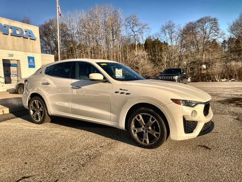Used 2023 Maserati Levante Modena AWD/4WD image 11