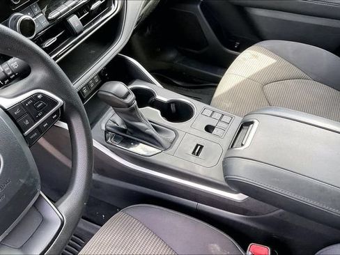 Used 2023 Toyota Highlander L FWD image 17